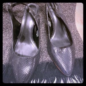 H&M’s pointed sling black heels